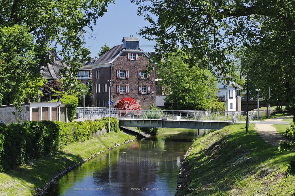 Goch, Susmuehle mit Niers, sie ist eine ehemalige Wassermuehle an der Niers;  Goch, mill Susmuehle with river Niers.