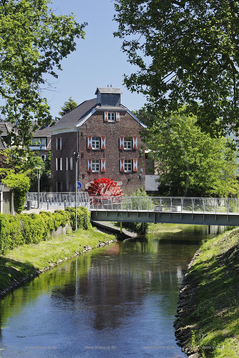 Goch, Susmuehle mit Niers, sie ist eine ehemalige Wassermuehle an der Niers;  Goch, mill Susmuehle with river Niers.