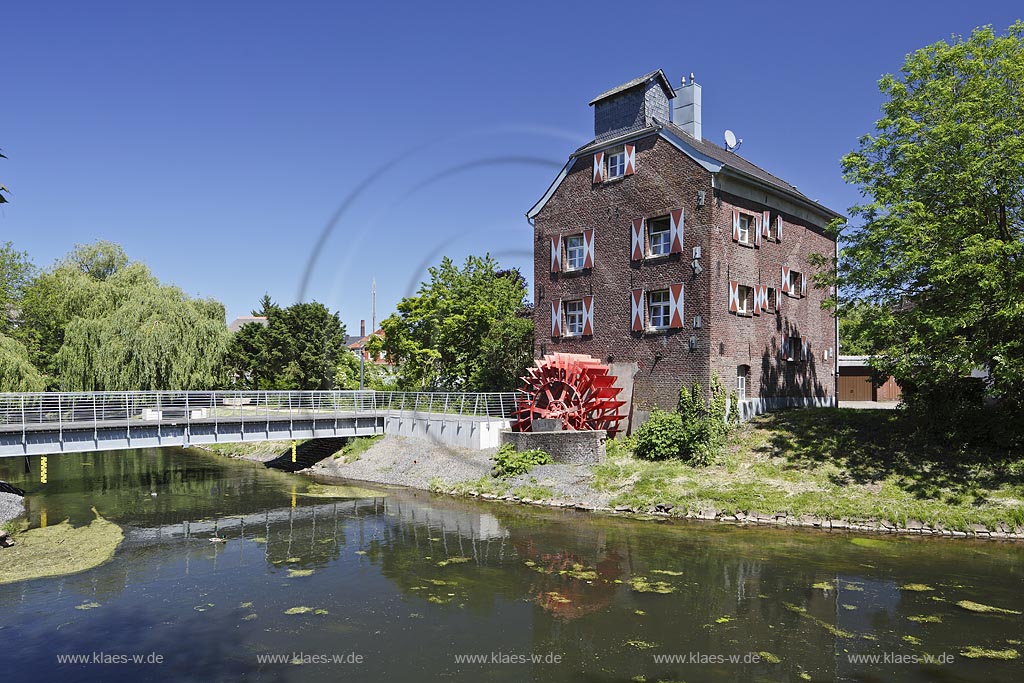 Goch, Susmuehle mit Niers, sie ist eine ehemalige Wassermuehle an der Niers;  Goch, mill Susmuehle with river Niers.