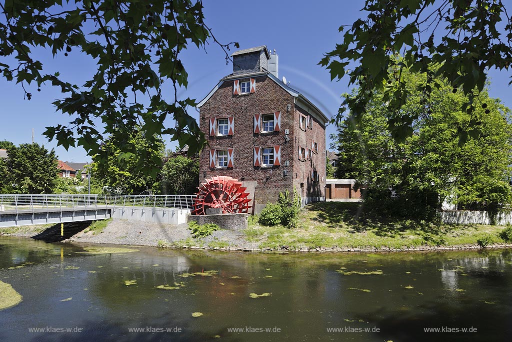 Goch, Susmuehle mit Niers, sie ist eine ehemalige Wassermuehle an der Niers;  Goch, mill Susmuehle with river Niers.