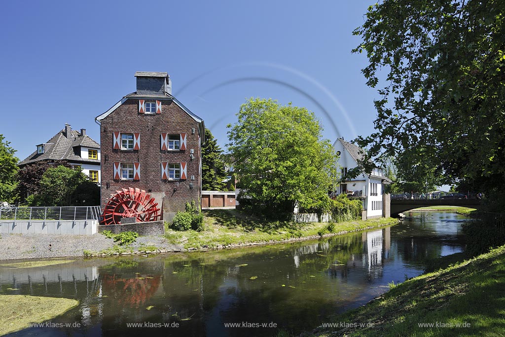 Goch, Susmuehle mit Niers, sie ist eine ehemalige Wassermuehle an der Niers;  Goch, mill Susmuehle with river Niers.