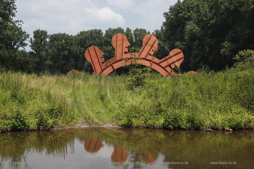 Grevenbroich, Stahlskulptur "Schaufelrad" von "Georg Ettl"; Grevenbroich, sculpture of steel "Shaufelrad" by Georg Ettl.