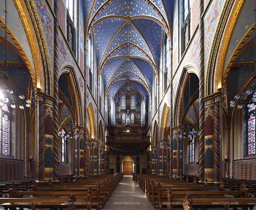 Kevelaer, Wallfahrtsort, Innenaufnahme der Sankt Marien Basilika mit Blick ins Langhaus zur Orgel von Ernst Seifert, die mit 135 Registern groesste deutsch-romantische Orgel der Welt; Internal view to nave with organ in the basilica of Kevelar, place of pilgrimage