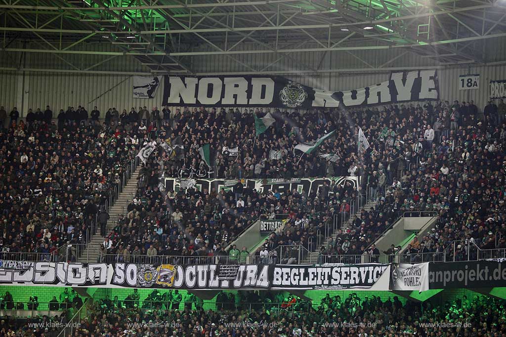 Moenchengladbach Borussiapark Stadion Innennansicht Nordkurve Tribuene mit Fans und Fahnen; Moenchengladbach Stadium internal picture with Fans of Moenchenglabach, Flags
