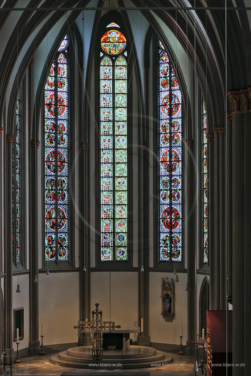 Moenchengladbach, Muenster St. Vitus, Blick  zum Chor; Moenchengladbach, minster St. Vitus, view to the chancel.