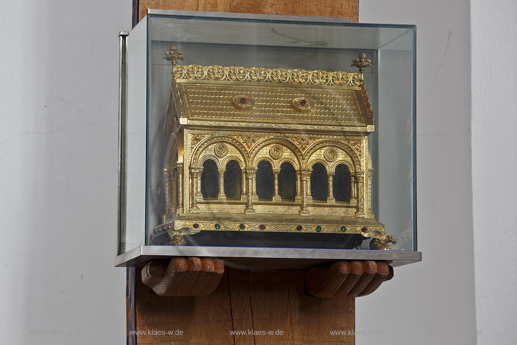 Moenchengladbach, Muenster St. Vitus, Reliquienschrein; Moenchengladbach, minster St. Vitus, shrine for relics.