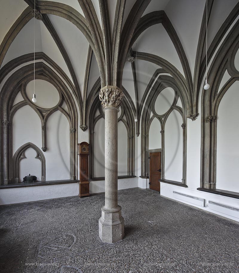 Moenchengladbach, Muenster St. Vitus, Sakristei mit Mittelsaeule; Moenchengladbach, minster St. Vitus, sacristy mit  B-pillar.