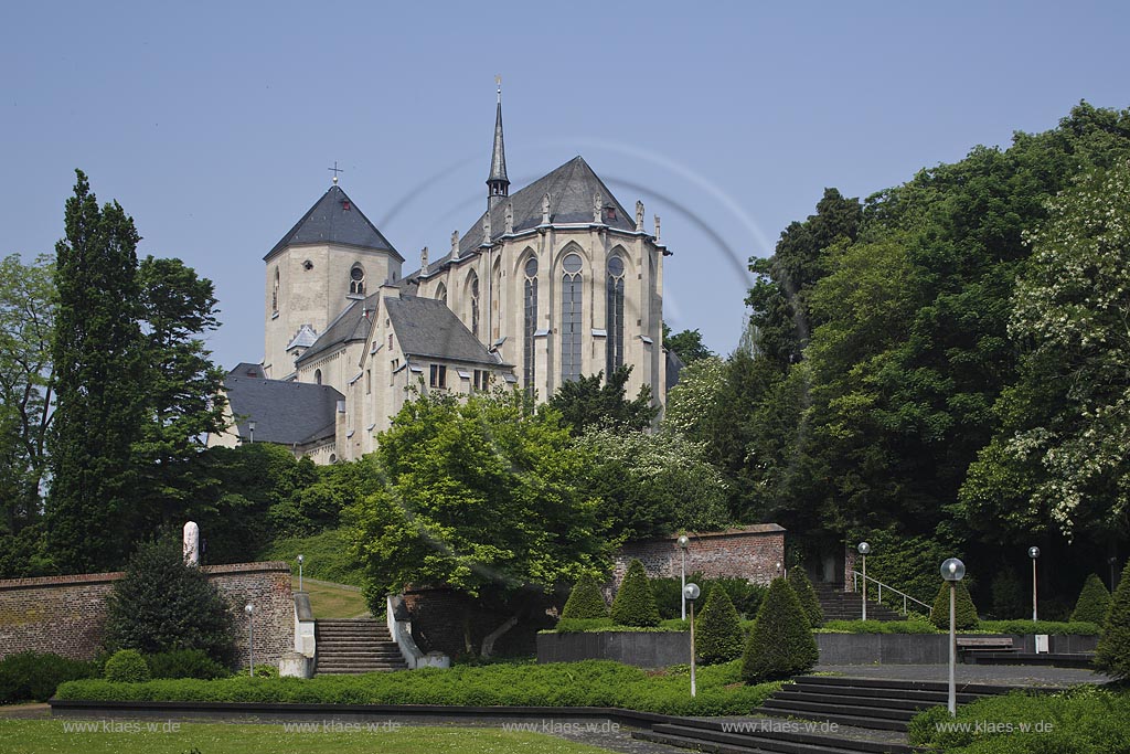 Moenchengladbach, Muenster St. Vitus von suedosten; Moenchengladbach, minster St. Vitus in an eastward direction.