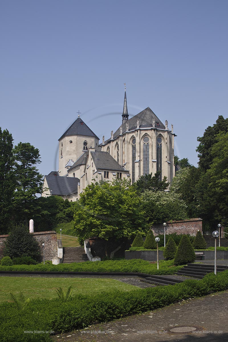 Moenchengladbach, Muenster St. Vitus von suedosten; Moenchengladbach, minster St. Vitus in an eastward direction.