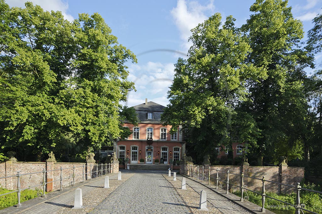 Moenchengladbach-Wickrath, Wasserschloss Schloss Wickrath; Moenchengladbach-Wickrath, moated castle Schloss Wickrath.