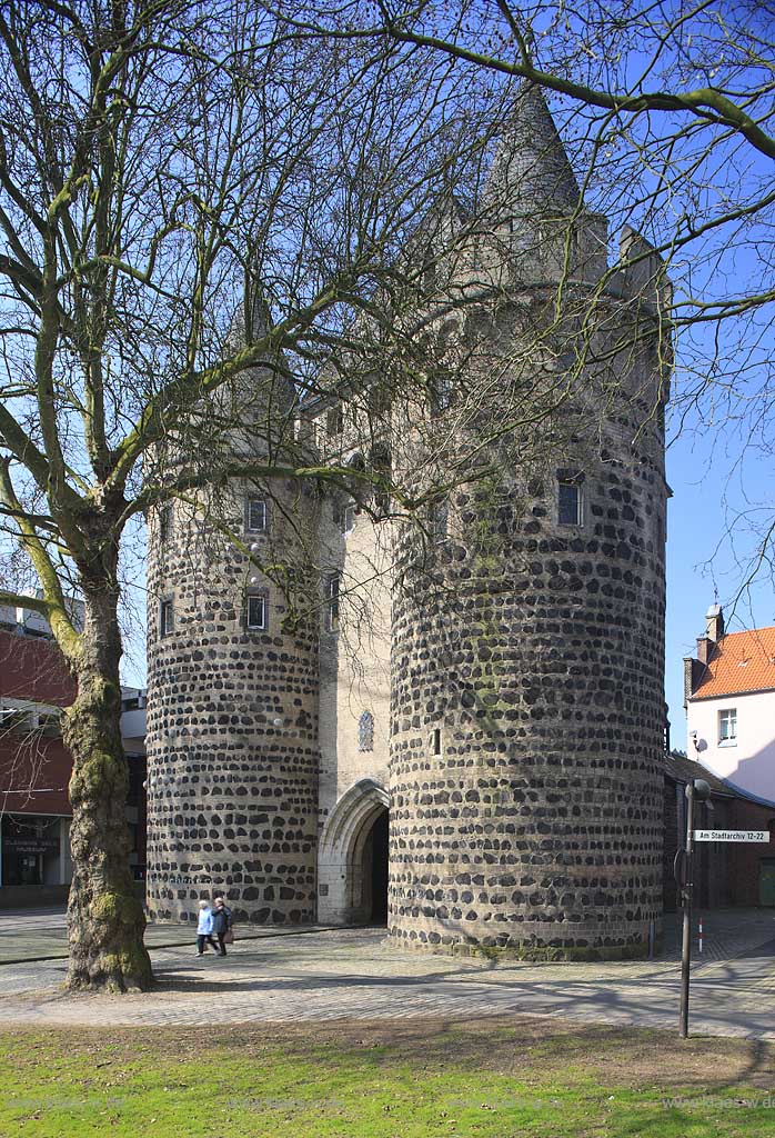 Neuss, das Obertor ist das letzte erhaltene Stadttor in Neuss; Obertor middle ages citiygate