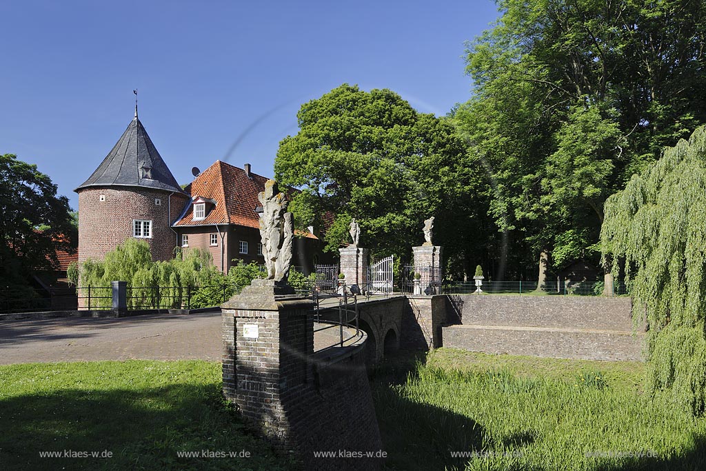 Rees-Bienen, Wasserschloss Schloss Hueth; Rees-Bienen, moated castle Schloss Hueth.