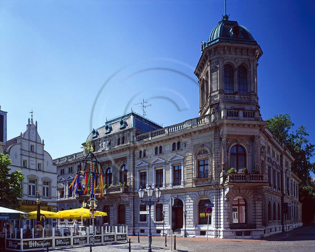 Rheinberg, Kreis Wesel, Regierungsbezirk Dsseldorf, Niederrhein, Blick auf Underberg Palais und Gastronomie mit Biergarten   