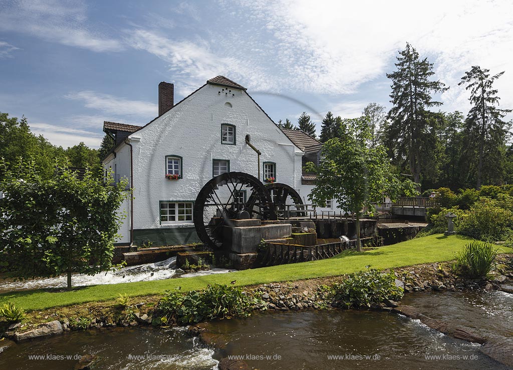 Schwalmtal, Muehlrather Muehle, sie ist die einzige Schwalmmuehle, an der sich noch zwei erhaltene Muehlraeder drehen; Schwalmtal, mill Muehlrather Muehle.