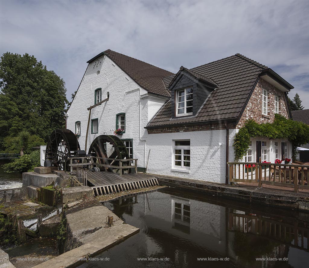 Schwalmtal, Muehlrather Muehle, sie ist die einzige Schwalmmuehle, an der sich noch zwei erhaltene Muehlraeder drehen; Schwalmtal, mill Muehlrather Muehle.