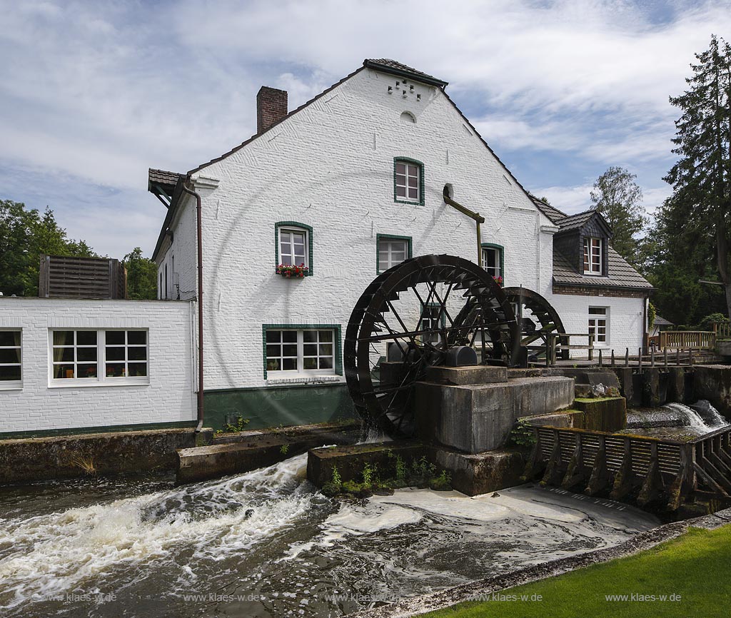 Schwalmtal, Muehlrather Muehle, sie ist die einzige Schwalmmuehle, an der sich noch zwei erhaltene Muehlraeder drehen; Schwalmtal, mill Muehlrather Muehle.