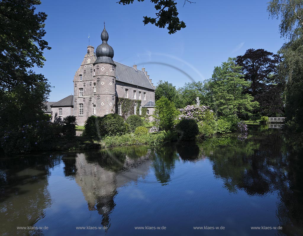 Straelen, Wasserschloss Haus Coull; Straelen, moated castle Haus Coull.