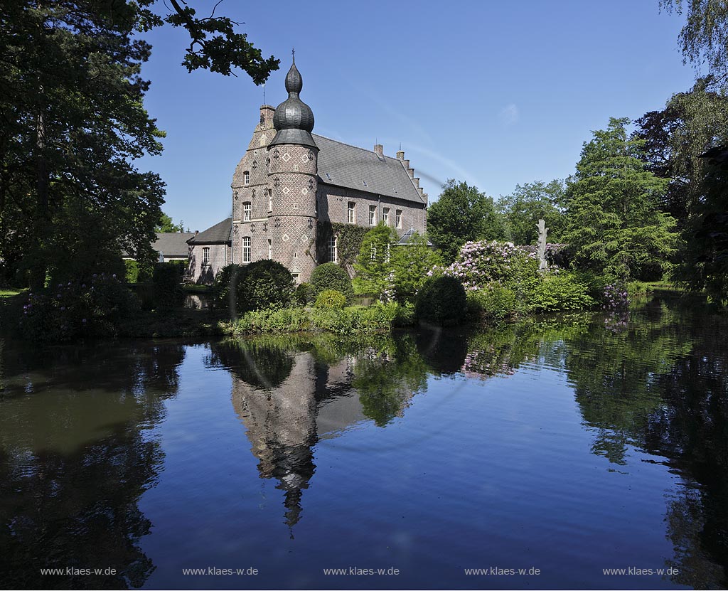 Straelen, Wasserschloss Haus Coull; Straelen, moated castle Haus Coull.