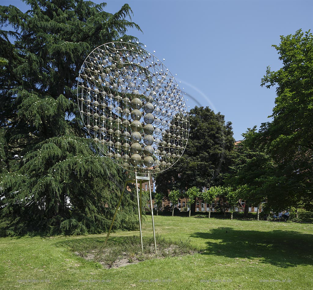 Viersen, Skulpturensammlung Viersen, "Optimus II" von "Guenter Haese" im Rathauspark; Viersen, treasury of sculptures Skulpturensammlung Viersen, sculpture "Optimus II" by "Guenter Haese" in the park Rathauspark.