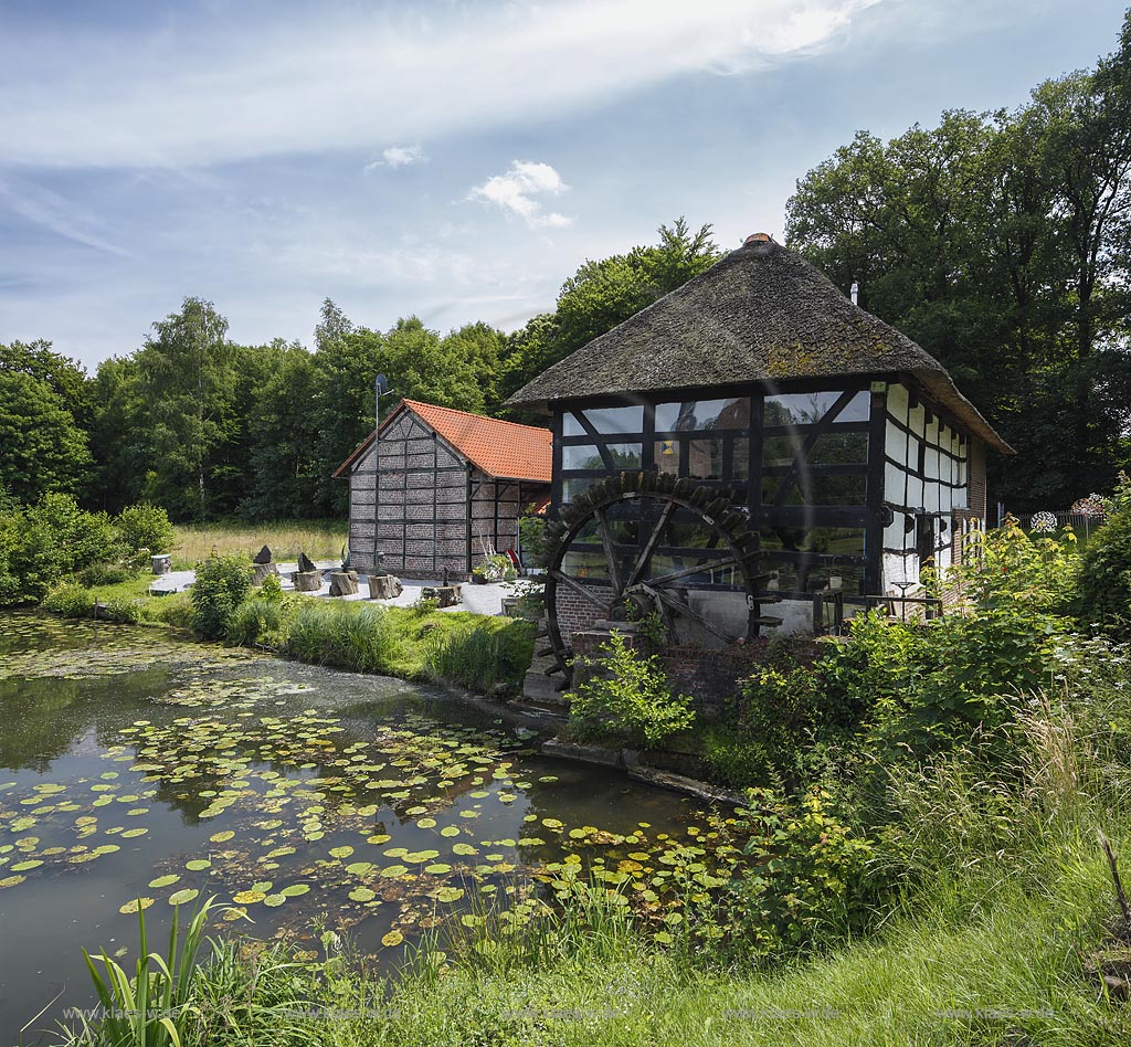 Wegberg-Tueschenbroich, Tueschenbroicher Oelmuehle mit Schlossteich; Wegberg-Tueschenbroich, oil mill Tueschebroicher Oelmuehle with lake Schlossteich.