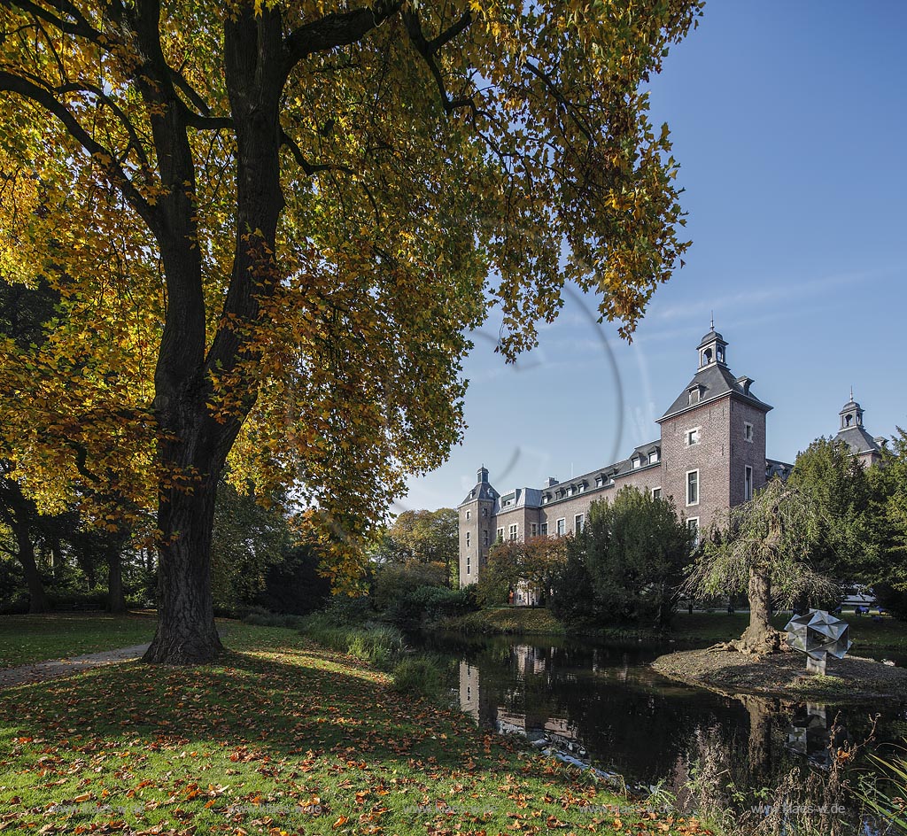 Willich-Neersen, Schloss Neersen in Herbststimmung; Willich-Neersen, castle Schloss Neersen.