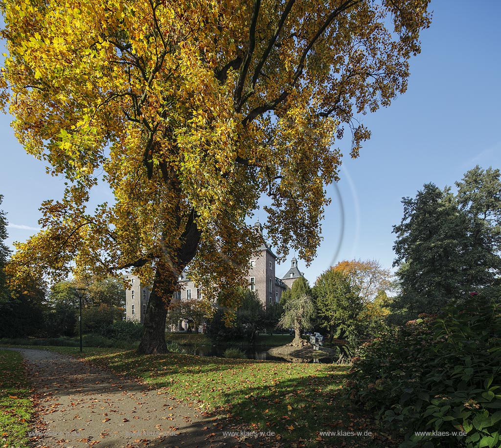 Willich-Neersen, Schloss Neersen in Herbststimmung; Willich-Neersen, castle Schloss Neersen.