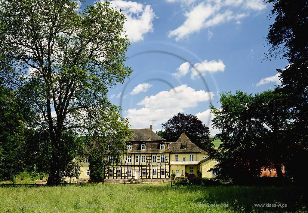 Bokendorf, Brakel, Kreis Hxter, Kreis Hoexter, Regierungsbezirk Detmold, Ostwestfalen, Blick auf Schloss Boekerhof, Bkerhof in Sommerlandschaft    