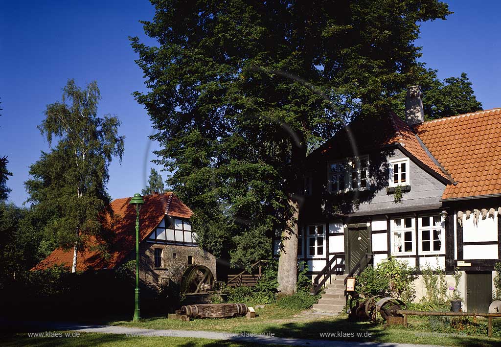 Brake, Lemgo, Kreis Lippe, Regierungsbezirk Detmold, Ostwestfalen, Blick auf Museumsmhle, Museumsmuehle bei Schloss Brake in Sommerstimmung 