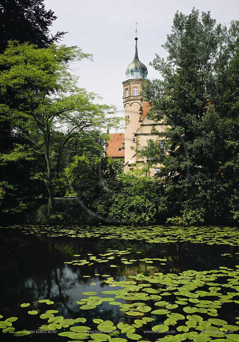 Ulenburg, Lhne, Loehne, Kreis Herford, Regierungsbezirk Detmold, Ostwestfalen, Blick ber, ueber Schlossteich auf Wasserschloss, Schloss Ulenburg  