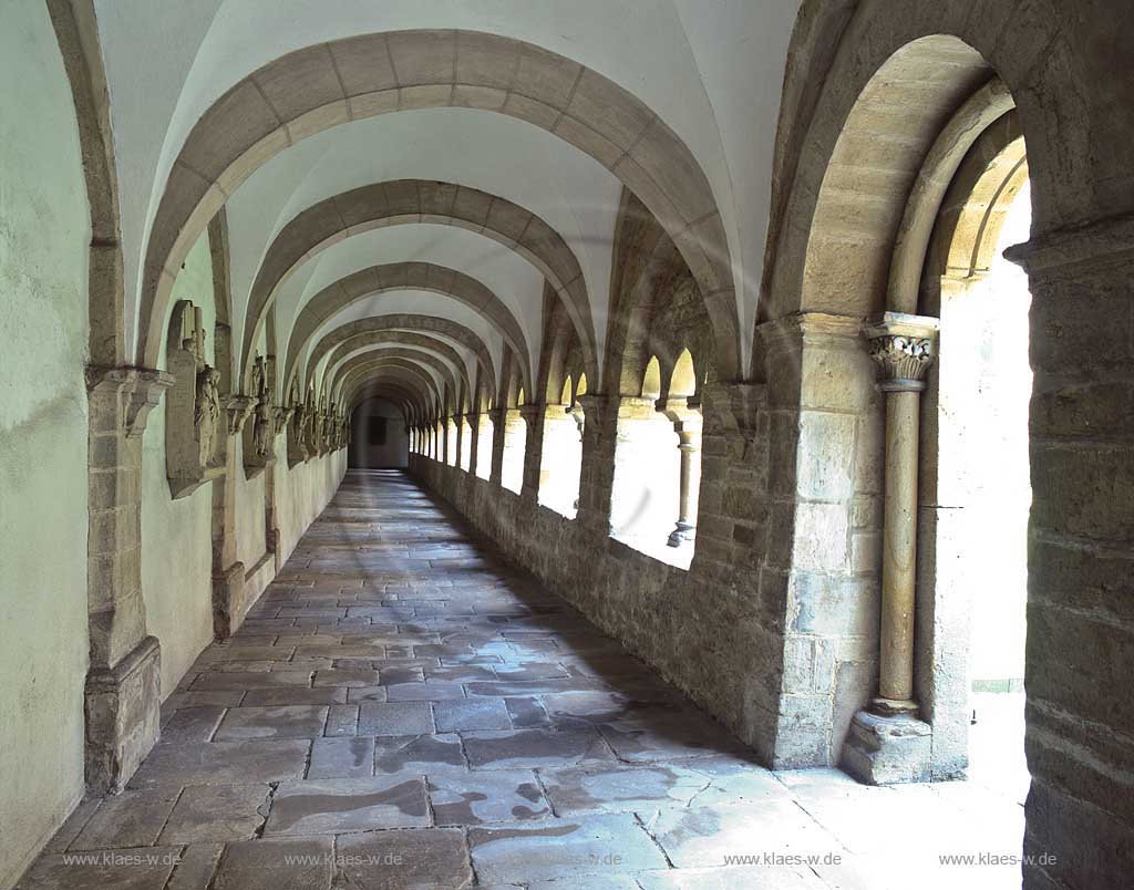 Blick in den Kreuzgang des Dom St. Peter in Osnabrueck, Osnabrck in Niedersachsen