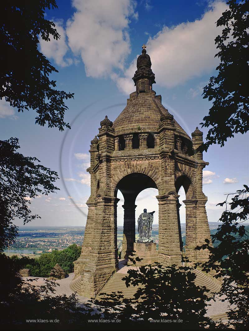 Porta Westfalica, Kreis Minden-Lbbecke, Kreis Minden-Luebbecke, Ostwestfalen, Regierungsbezirk Detmold, Blick auf Kaiser Wilhelm Denkmal   