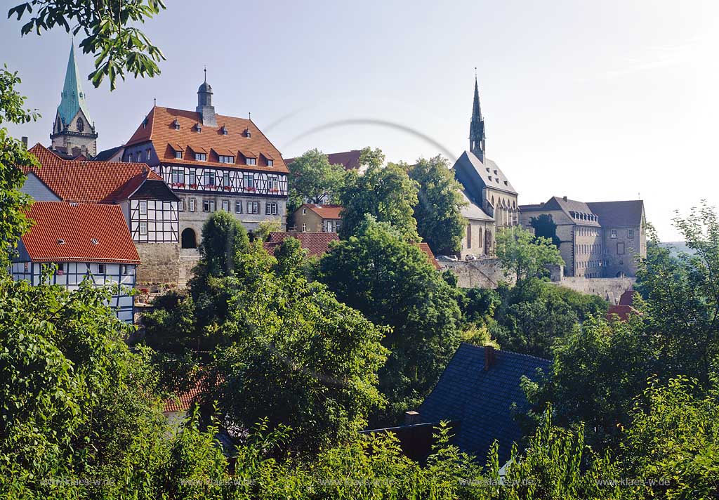 Warburg, Kreis Hxter, Kreis Hoexter, Ostwestfalen, Regierungsbezirk Detmold, Blick auf altes Rathaus und Kloster in Sommerstimmung