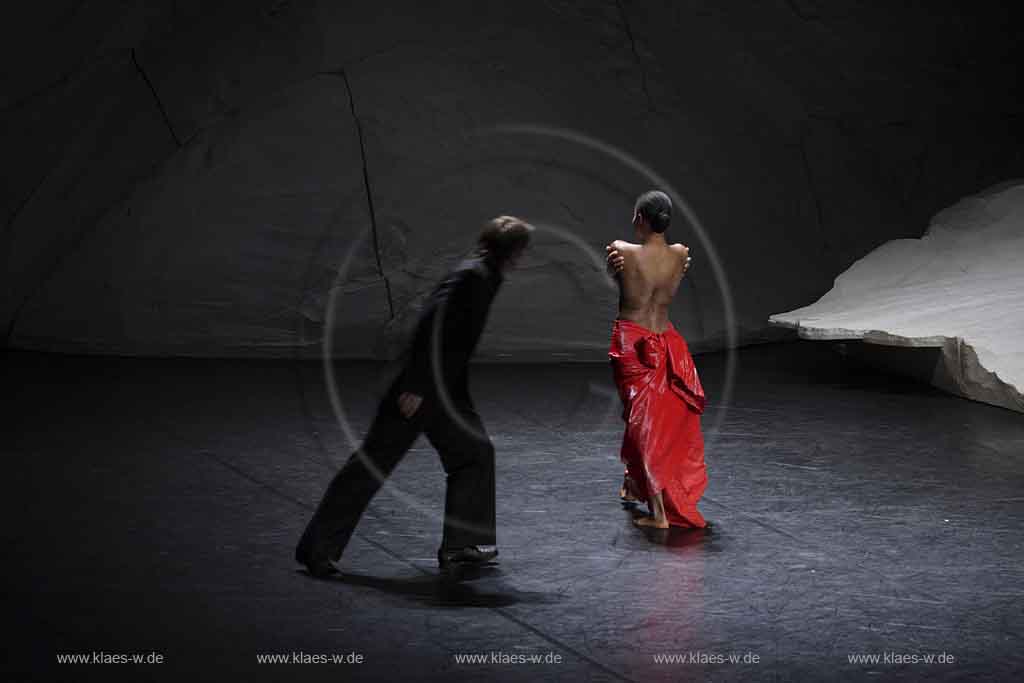 Blick auf Buehne, Bhne des Stadttheater in Wuppertal Elberfeld bei der Generalprobe des Stck, Stueck Rough Cut von Pina Bausch, Tanztheater Pina Bausch