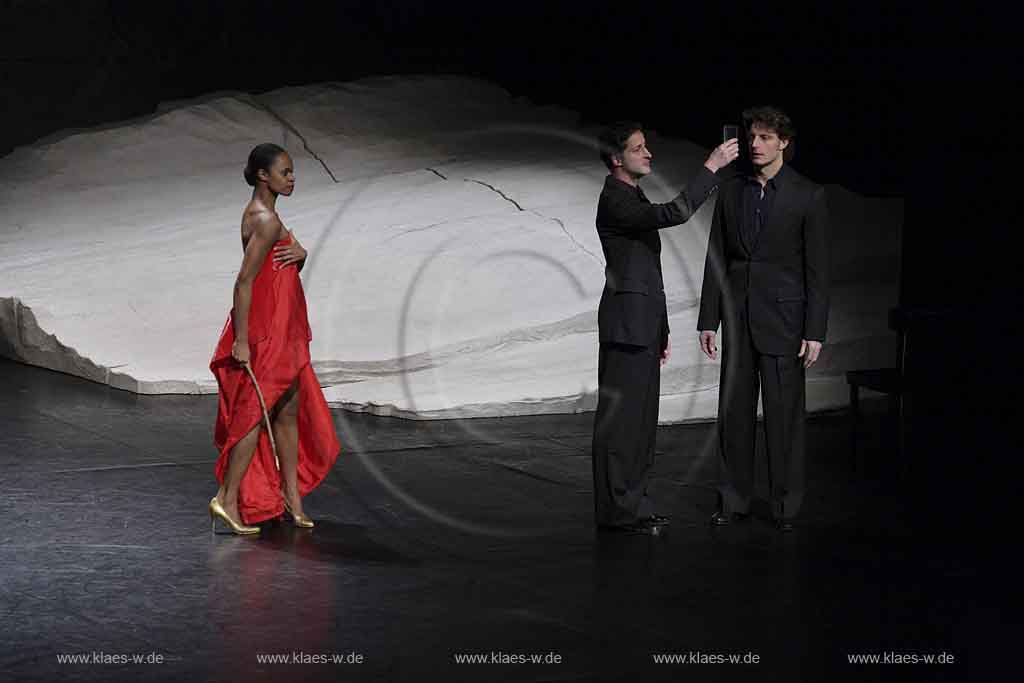 Blick auf Buehne, Bhne des Stadttheater in Wuppertal Elberfeld bei der Generalprobe des Stck, Stueck Rough Cut von Pina Bausch, Tanztheater Pina Bausch