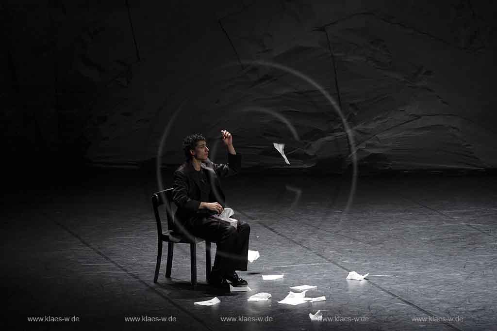 Blick auf Buehne, Bhne des Stadttheater in Wuppertal Elberfeld bei der Generalprobe des Stck, Stueck Rough Cut von Pina Bausch, Tanztheater Pina Bausch