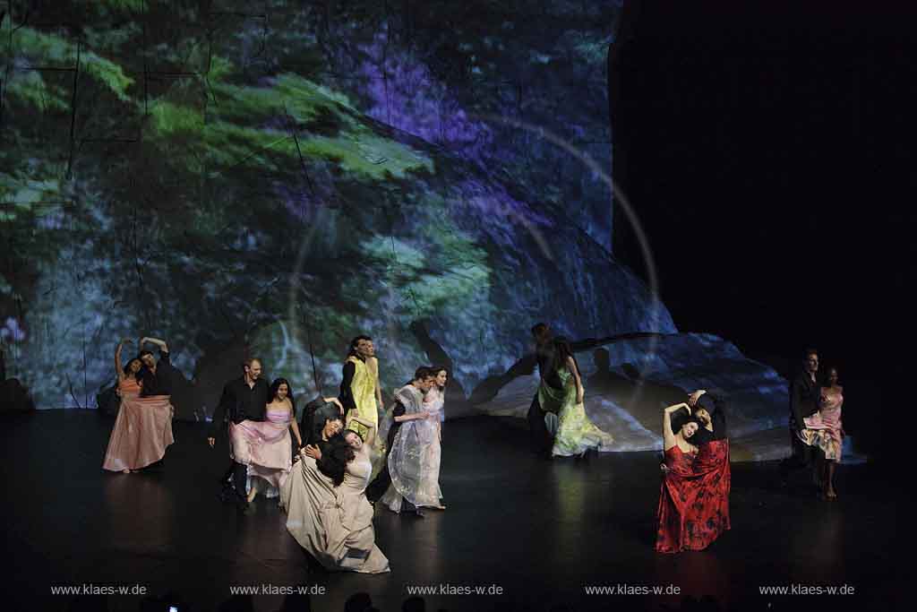 Blick auf Buehne, Bhne des Stadttheater in Wuppertal Elberfeld bei der Generalprobe des Stck, Stueck Rough Cut von Pina Bausch, Tanztheater Pina Bausch