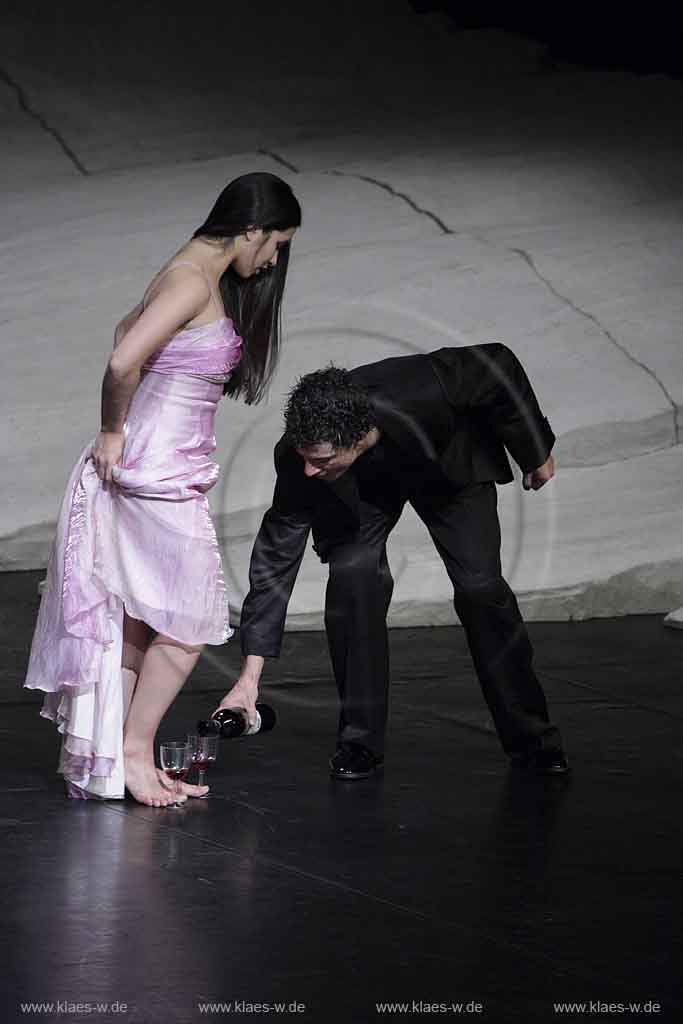 Blick auf Buehne, Bhne des Stadttheater in Wuppertal Elberfeld bei der Generalprobe des Stck, Stueck Rough Cut von Pina Bausch, Tanztheater Pina Bausch