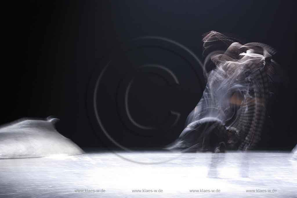 Blick auf Buehne, Bhne des Stadttheater in Wuppertal Elberfeld bei der Generalprobe des Stck, Stueck Ten Chi von Pina Bausch, Tanztheater Pina Bausch