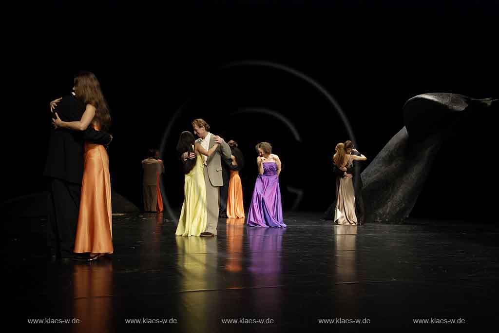 Blick auf Buehne, Bhne des Stadttheater in Wuppertal Elberfeld bei der Generalprobe des Stck, Stueck Ten Chi von Pina Bausch, Tanztheater Pina Bausch