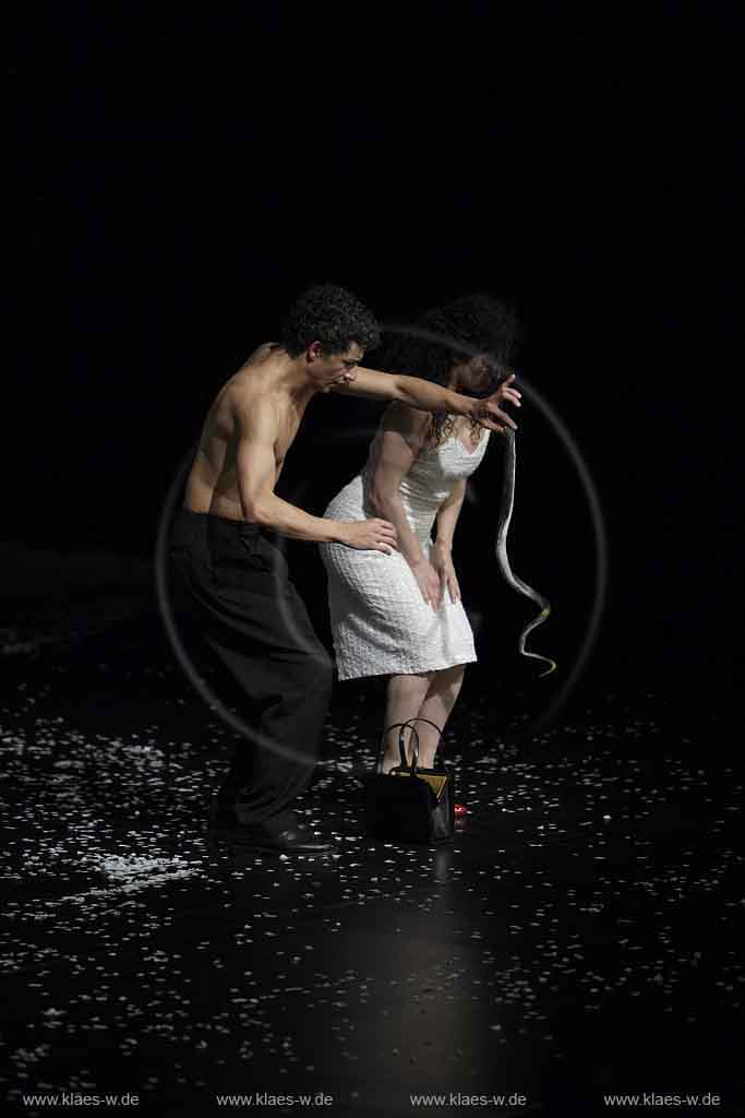 Blick auf Buehne, Bhne des Stadttheater in Wuppertal Elberfeld bei der Generalprobe des Stck, Stueck Ten Chi von Pina Bausch, Tanztheater Pina Bausch