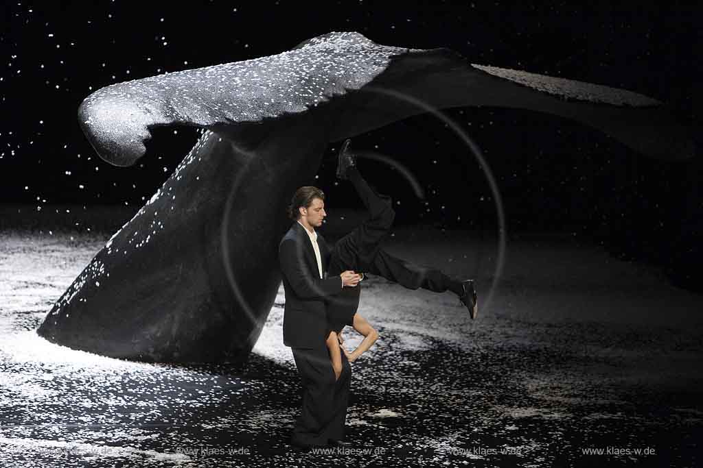 Blick auf Buehne, Bhne des Stadttheater in Wuppertal Elberfeld bei der Generalprobe des Stck, Stueck Ten Chi von Pina Bausch, Tanztheater Pina Bausch