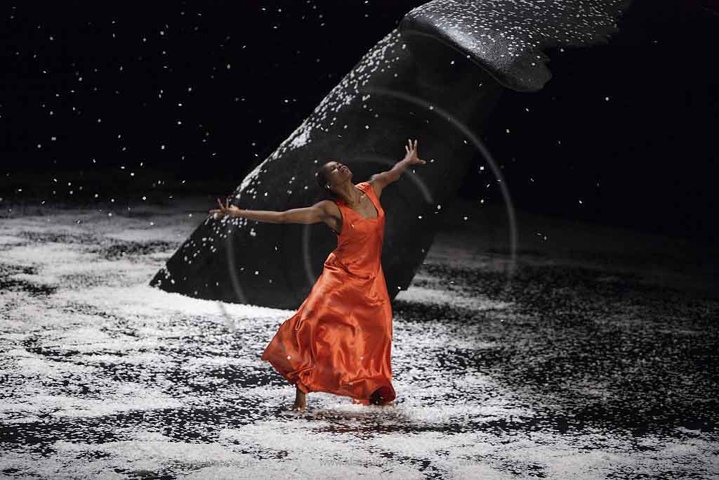 Blick auf Buehne, Bhne des Stadttheater in Wuppertal Elberfeld bei der Generalprobe des Stck, Stueck Ten Chi von Pina Bausch, Tanztheater Pina Bausch