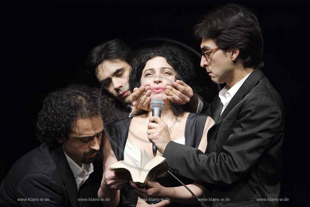 Blick auf Buehne, Bhne des Stadttheater in Wuppertal Elberfeld bei der Generalprobe des Stck, Stueck Victor von Pina Bausch, Tanztheater Pina Bausch