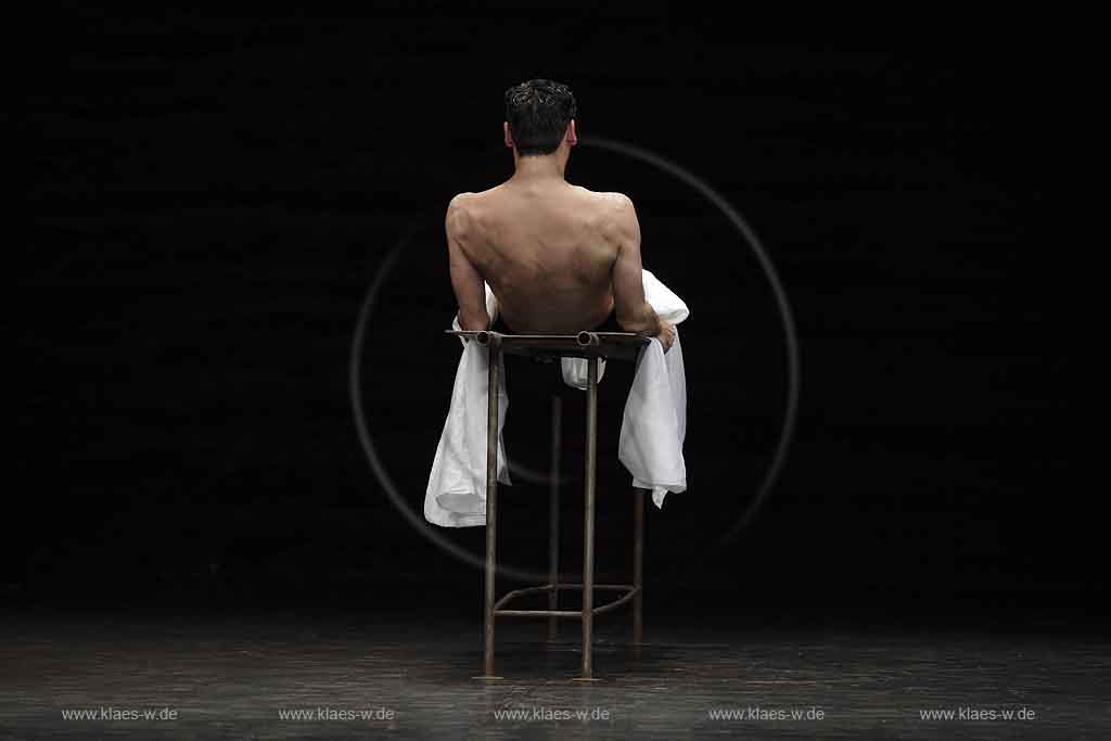 Blick auf Buehne, Bhne des Stadttheater in Wuppertal Elberfeld bei der Generalprobe des Stck, Stueck Victor von Pina Bausch, Tanztheater Pina Bausch