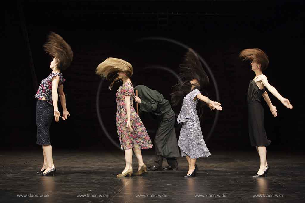 Blick auf Buehne, Bhne des Stadttheater in Wuppertal Elberfeld bei der Generalprobe des Stck, Stueck Victor von Pina Bausch, Tanztheater Pina Bausch