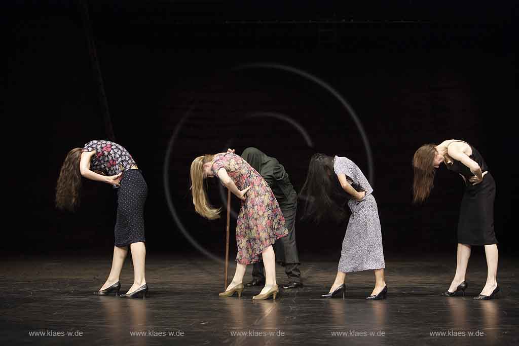 Blick auf Buehne, Bhne des Stadttheater in Wuppertal Elberfeld bei der Generalprobe des Stck, Stueck Victor von Pina Bausch, Tanztheater Pina Bausch