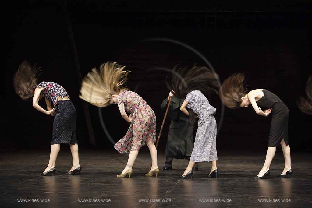 Blick auf Buehne, Bhne des Stadttheater in Wuppertal Elberfeld bei der Generalprobe des Stck, Stueck Victor von Pina Bausch, Tanztheater Pina Bausch