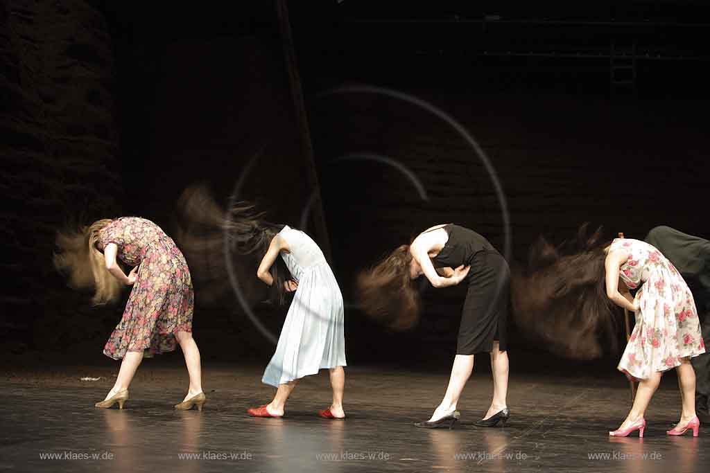 Blick auf Buehne, Bhne des Stadttheater in Wuppertal Elberfeld bei der Generalprobe des Stck, Stueck Victor von Pina Bausch, Tanztheater Pina Bausch