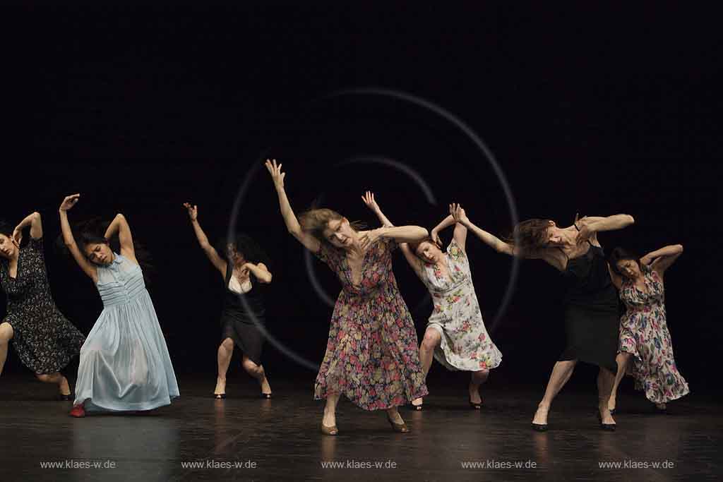 Blick auf Buehne, Bhne des Stadttheater in Wuppertal Elberfeld bei der Generalprobe des Stck, Stueck Victor von Pina Bausch, Tanztheater Pina Bausch