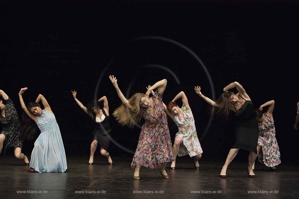 Blick auf Buehne, Bhne des Stadttheater in Wuppertal Elberfeld bei der Generalprobe des Stck, Stueck Victor von Pina Bausch, Tanztheater Pina Bausch